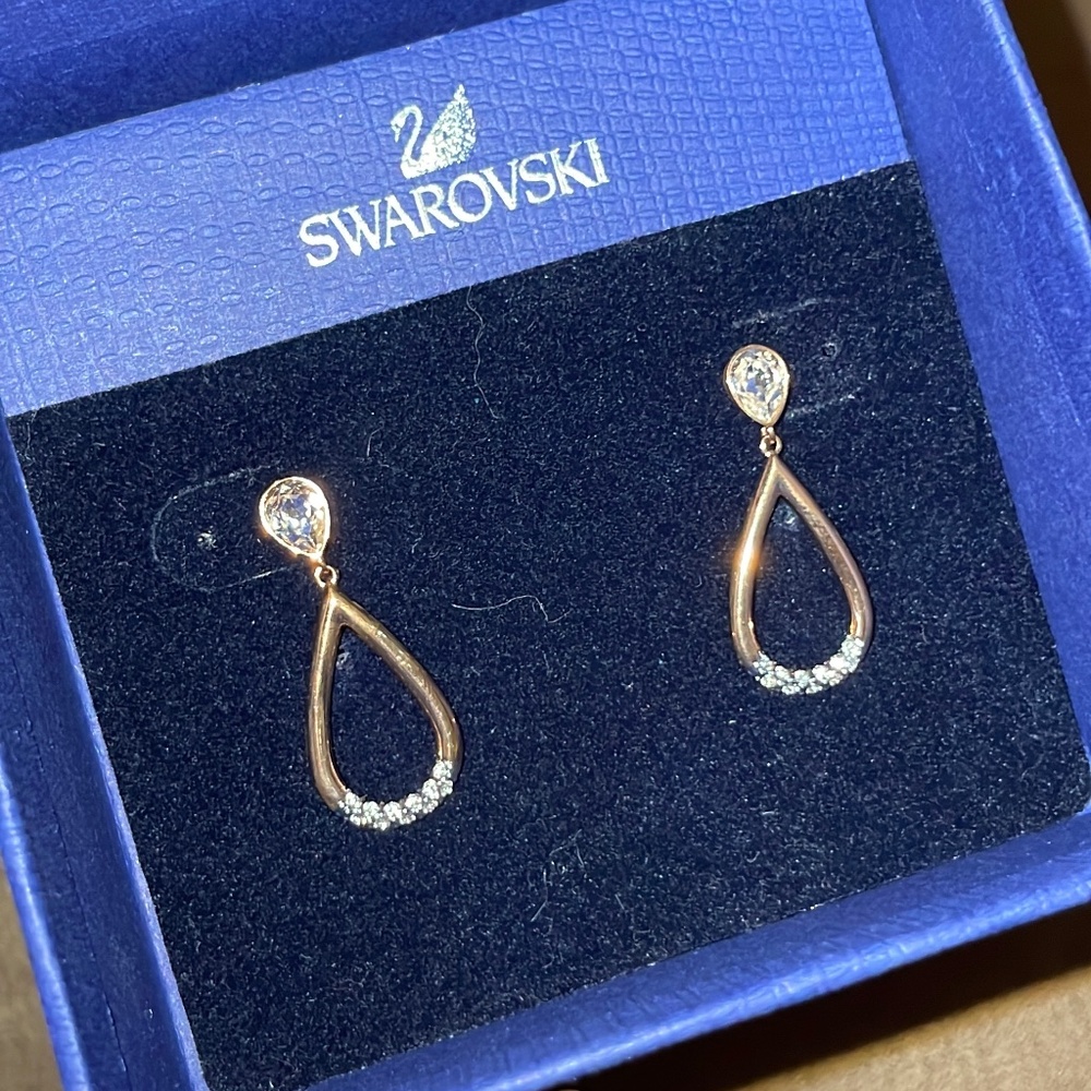 Elegant Swarovski Earrings (BNIB)